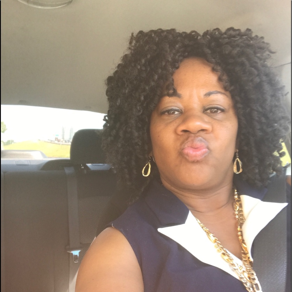 Meet your Posher, Felisa